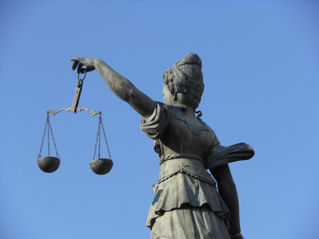 statue of scales of justice